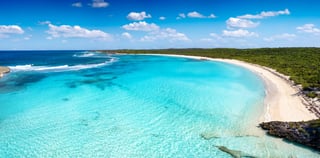 Dean&rsquo;s Blue Hole Beach