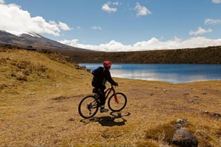 Cyclist reaching the lagoon