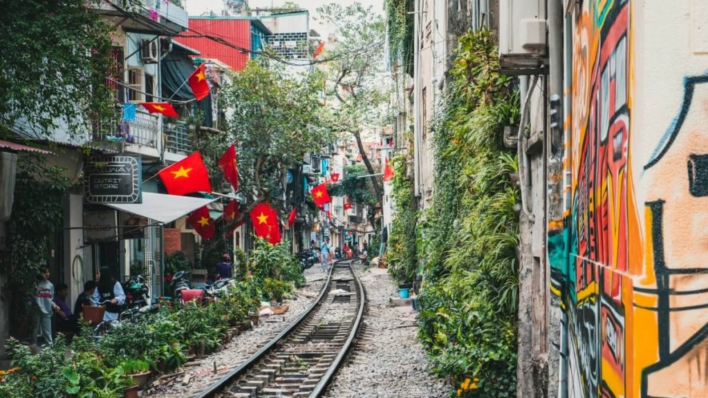 Vietnam PM Requests Extending Visa Waiver Scheme in Efforts to Boost Tourism
